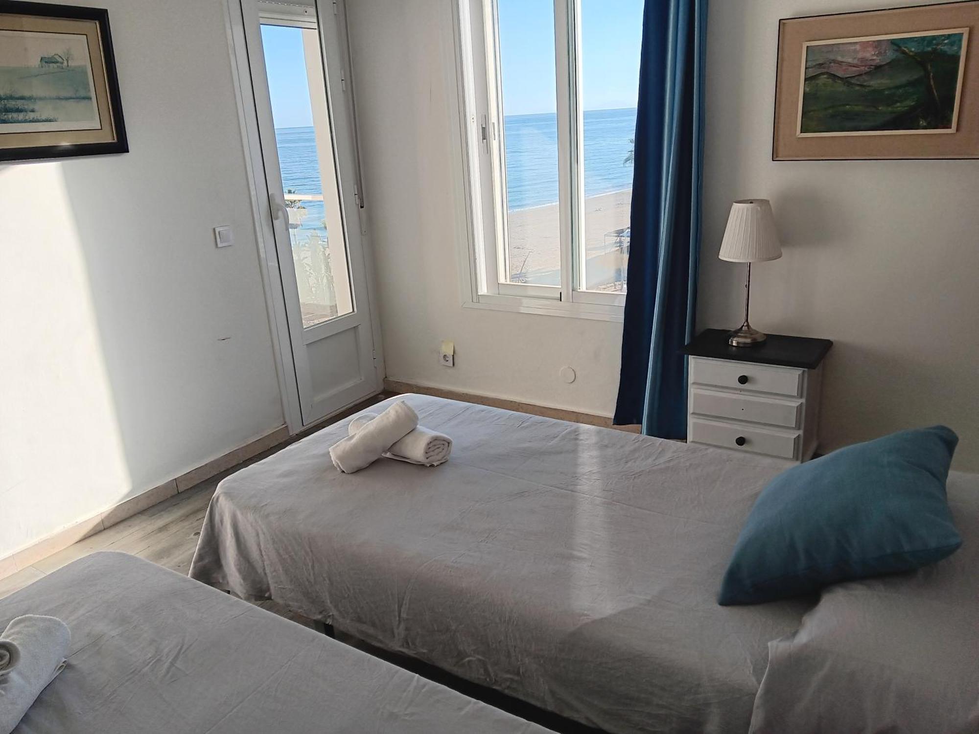 Alojamiento Iberia Playa เอสเตโปนา ภายนอก รูปภาพ